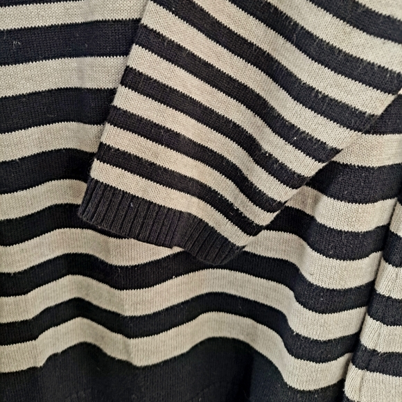 CROFT & BARROW Black Oatmeal Gray Striped V-neck Sweater Sz XL - Picture 6 of 7
